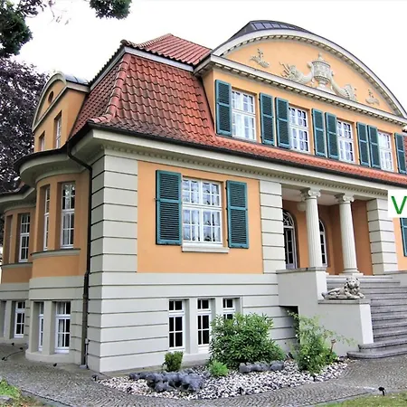别墅 Luxus Rollstuhlgerechtes Emg Hannover, Messe, Mit Sauna, Garten, Fuer Familien Gruppen Bis 25 Personen *