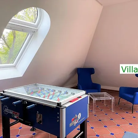 别墅 Luxus Rollstuhlgerechtes Emg Hannover, Messe, Mit Sauna, Garten, Fuer Familien Gruppen Bis 25 Personen